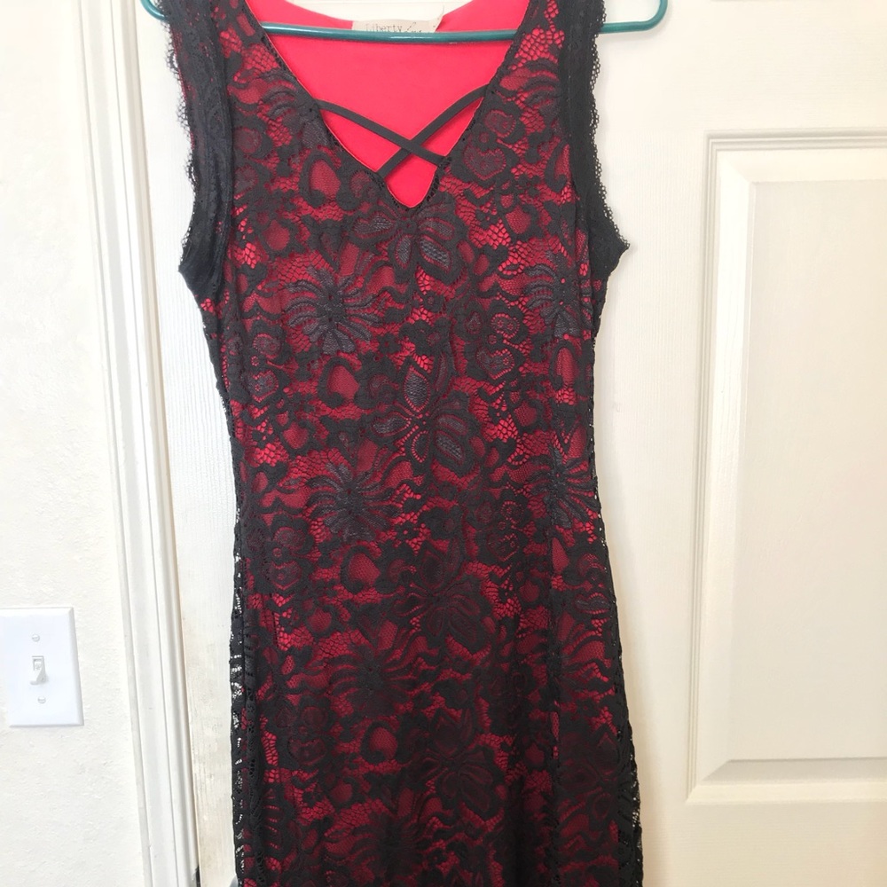 GORGEOUS Sleeveless Black Lace dress!